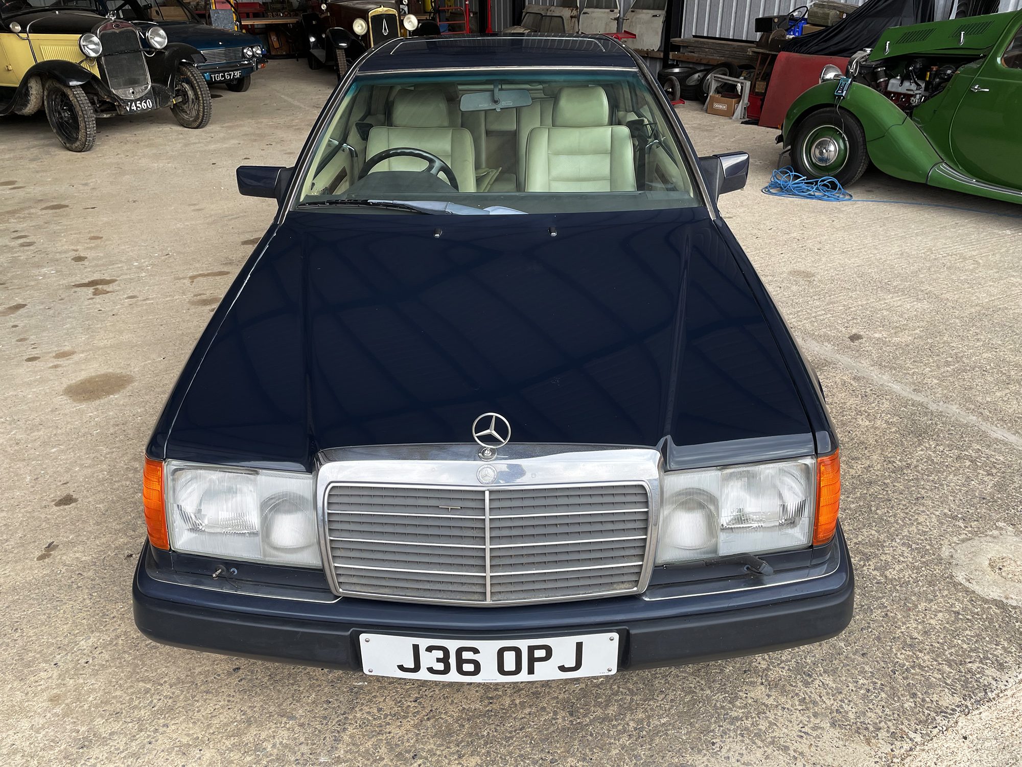 1991 Mercedes-Benz 300CE 24v Reg. no. J36 OPJ Chassis no. 1240512B562298 Engine no. M104 - Image 4 of 11