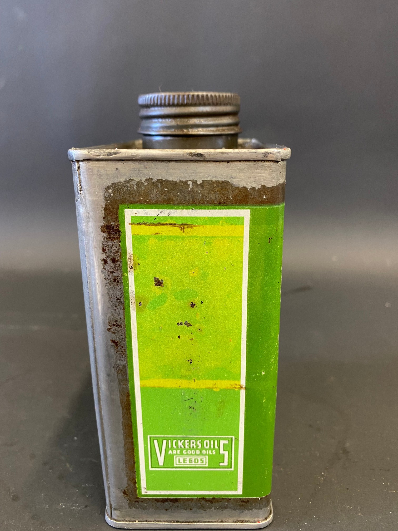 A Vickers Oils pint can, in good bright condition. - Image 4 of 5