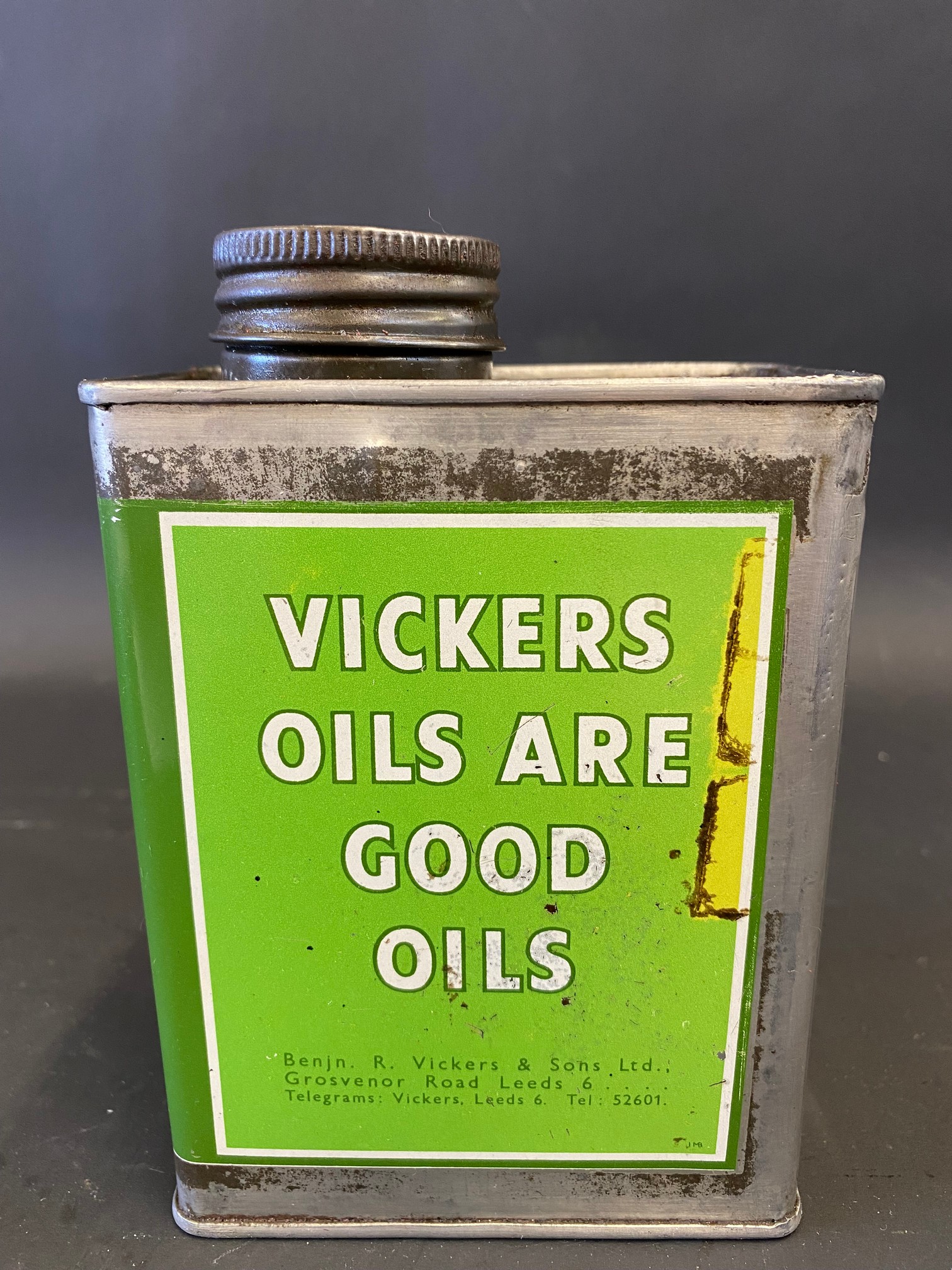 A Vickers Oils pint can, in good bright condition. - Image 3 of 5