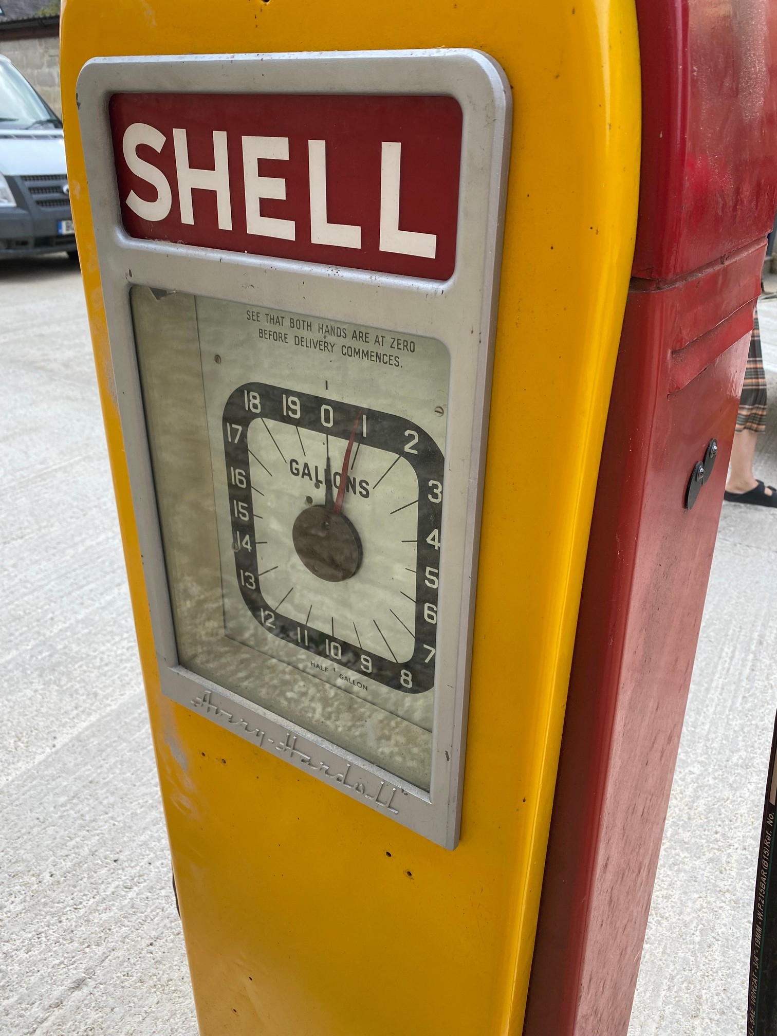 An Avery Hardoll electric petrol pump restored in Shell livery, with reproduction Shell globe, - Image 4 of 4