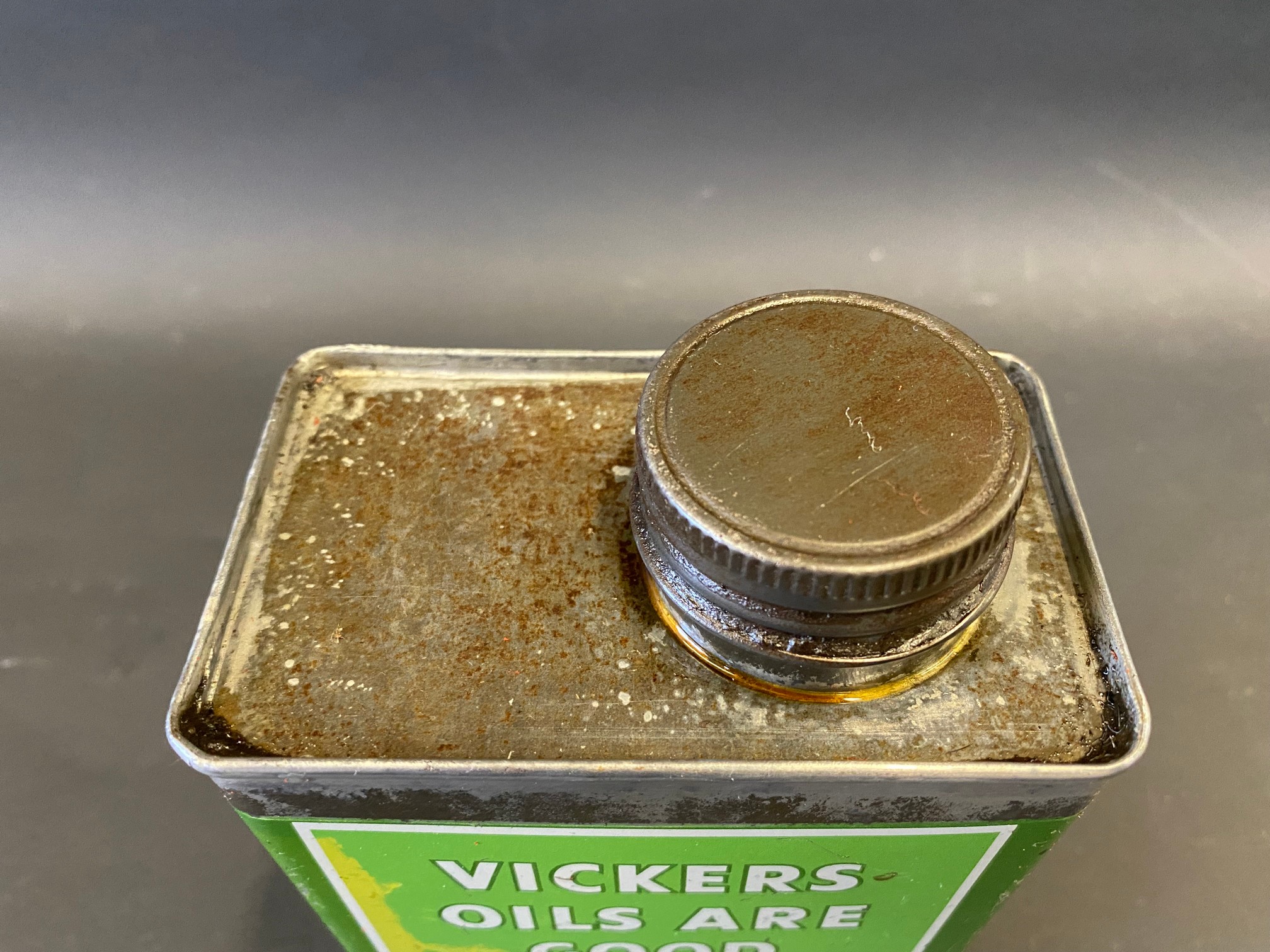 A Vickers Oils pint can, in good bright condition. - Image 5 of 5