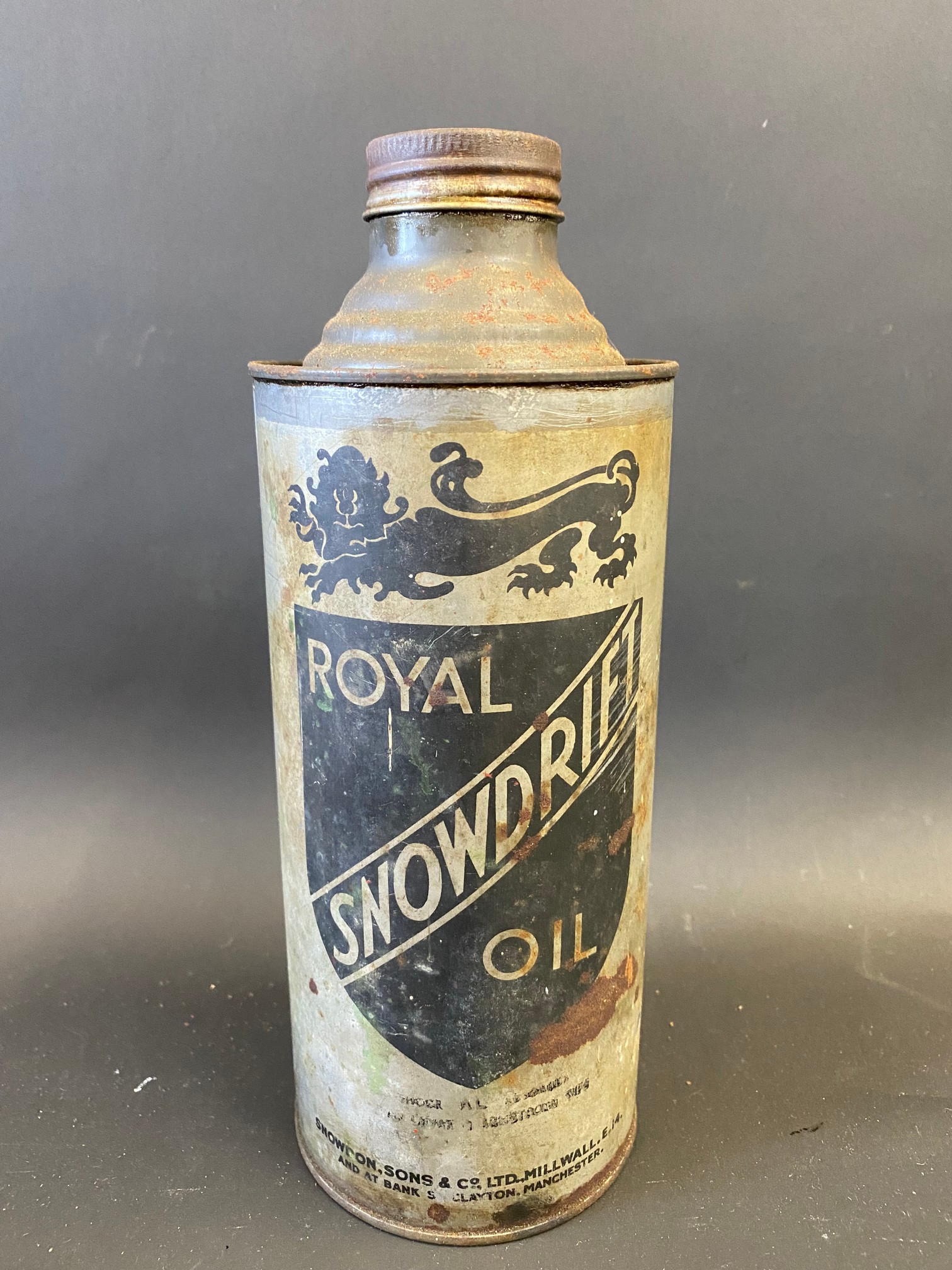 A Royal Snowdrift Oil cylindrical quart can.