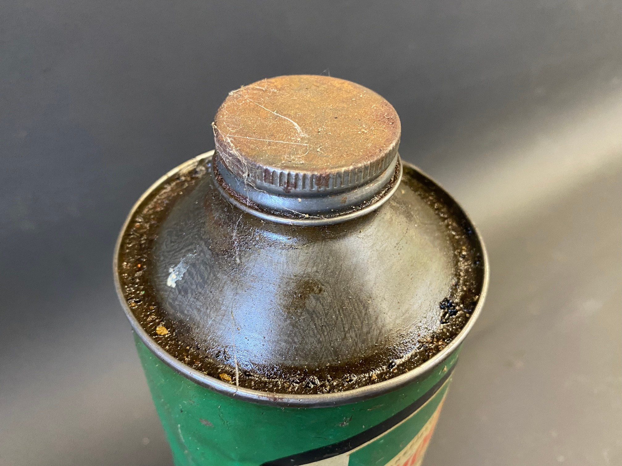 A Wakefield Castrol 'XL' Grade quart cylindrical oil can. - Image 3 of 4