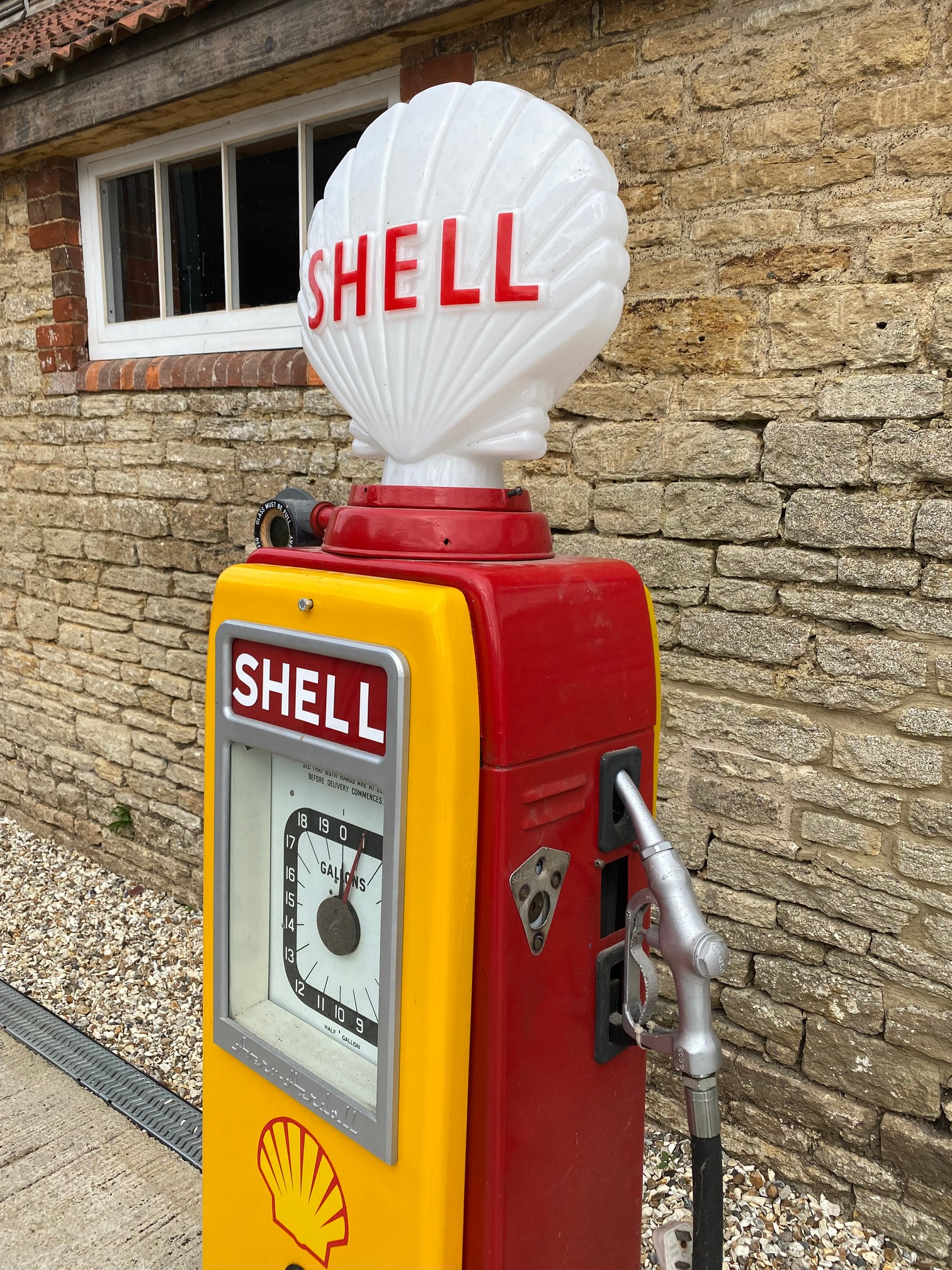 An Avery Hardoll electric petrol pump restored in Shell livery, with reproduction Shell globe, - Image 3 of 4