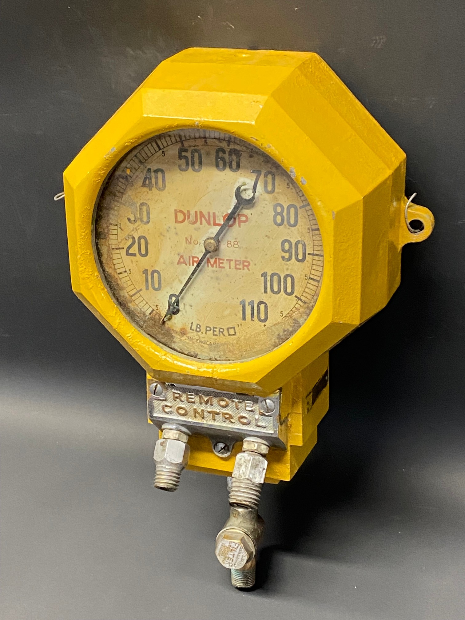 A Dunlop No.88 air meter.