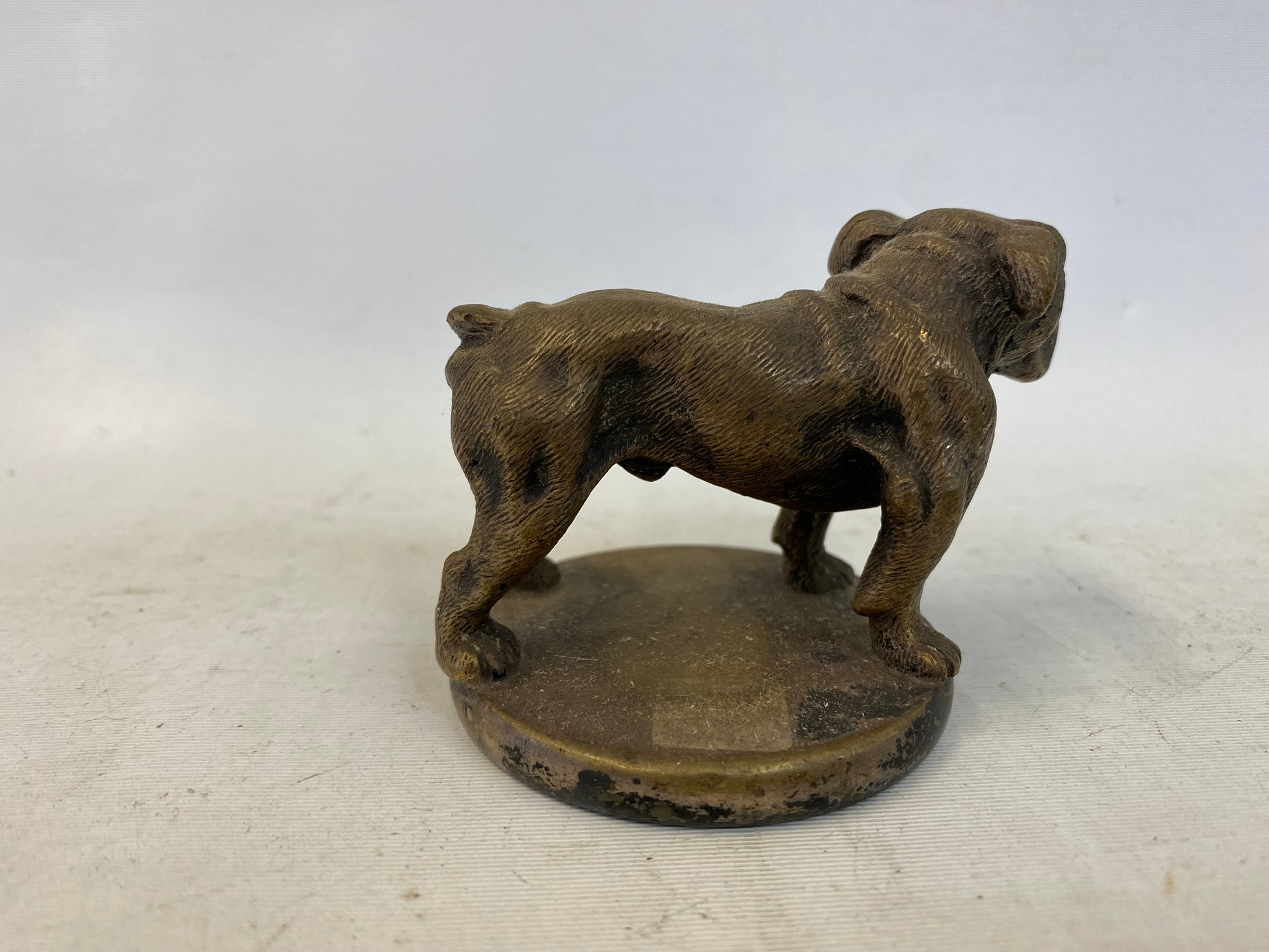 A very well detailed brass accessory mascot in the form of a bulldog. - Image 2 of 2