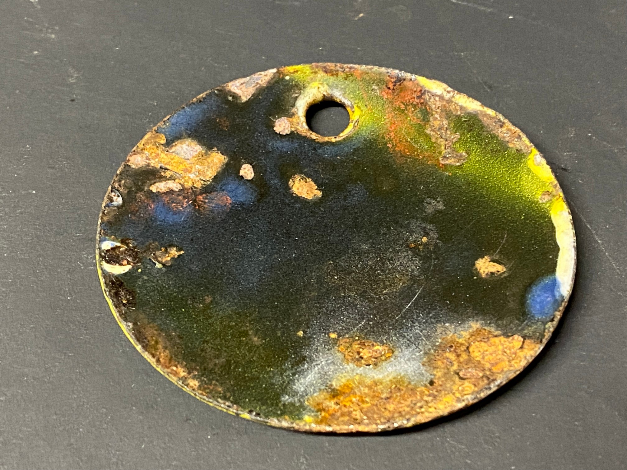 A small circular enamel brand tag for Single Shell Light, 2 3/4" diameter. - Image 2 of 2