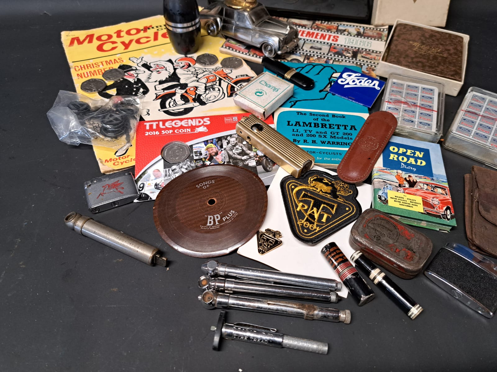 A tray of mixed motoring ephemera, collectables etc. including lighters, playing cards etc. - Image 4 of 4