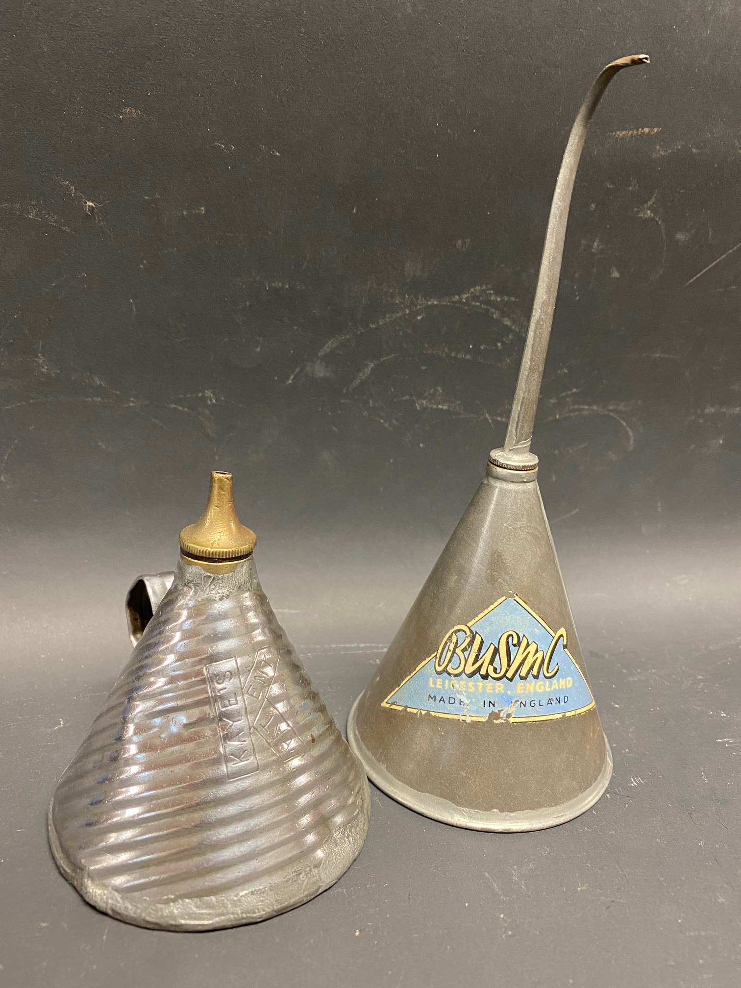 A Kayes Patent ribbed conical oiler, plus a Busmc of Leicester oiler with good decal.