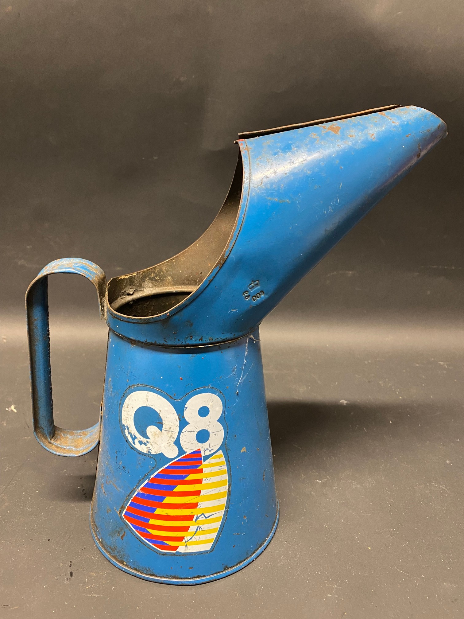 A Q8 quart oil measure. - Image 2 of 4