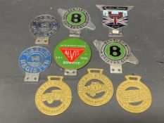 A box of single marque car badges to include Austin Healey Club by Fray, Bentley Owners Club, Morris