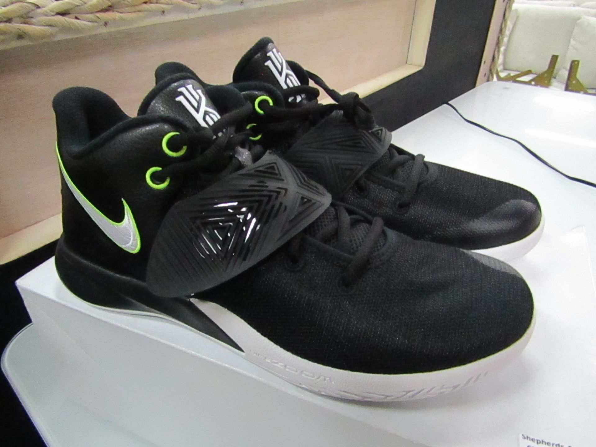 Nike K11 Trainer Shoes size 8.5 UK RRP £80 new & boxed see image for design