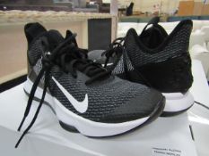 Nike LeBron James FlyKnit Trainers size 6 RRP £110 new & boxed see image for design