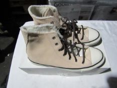 Converse Fleece Lined High top Trainers, New and Boxed, Size 4.5 Uk, RRP œ75