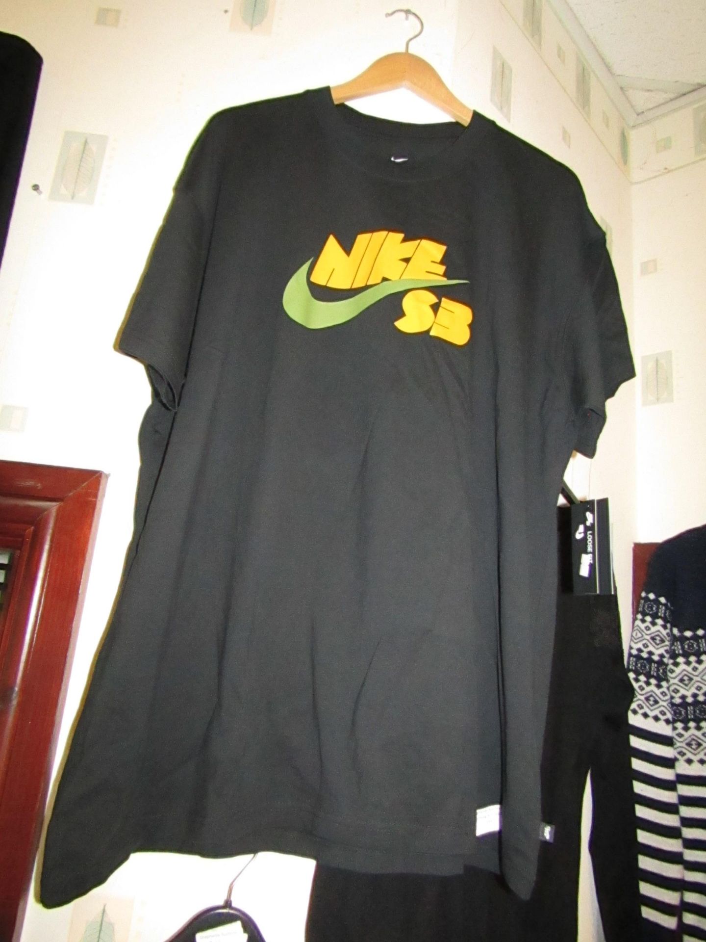 The Nike Tee Black T/Shirt Loose Fit Size XX/L new & Packaged