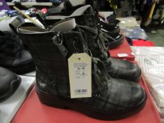 Mustang True Denim Ladies Boot Size 38 New & Boxed