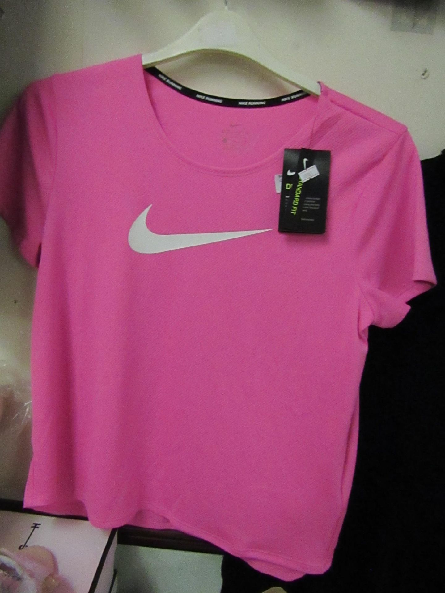 Nike Training T/Shirt Pink Size S New & Packaged