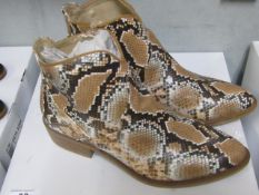 S.Oliver Ladies Snake Skin Effect Boots, new and boxed, size 6 UK, RRP £75