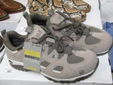 Jack Wolfskin Waterproof Walking Trainers, new and boxed, Size 7.5 UK, RRP £79.99