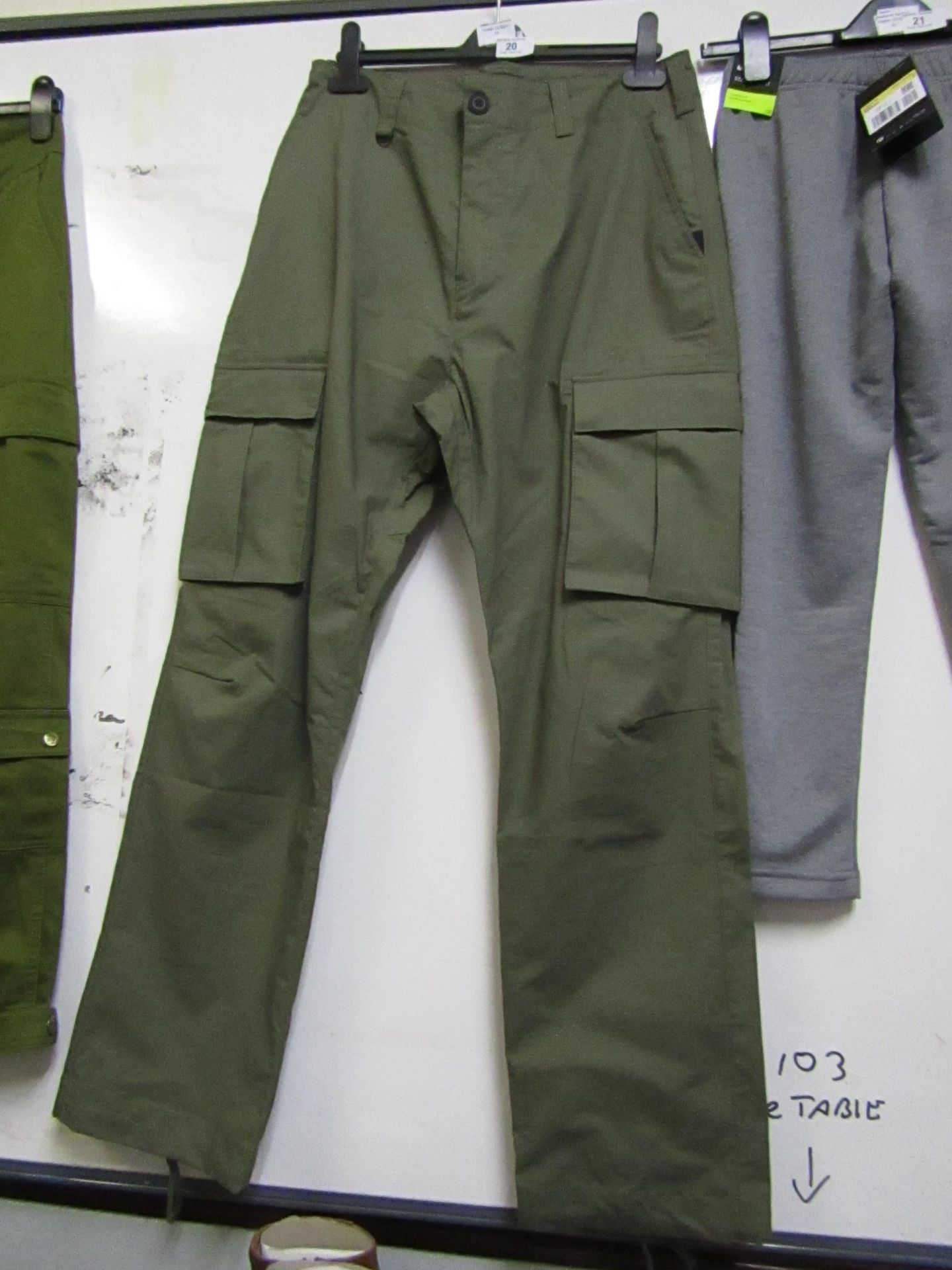 Nike SB Flex Cargo Trousers, new, Size Medium