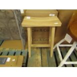 1 x Cox & Cox Curved Topped Counter Stool Oak RRP £250.00 SKU COX-1221312 TOTAL RRP £250 This lot is