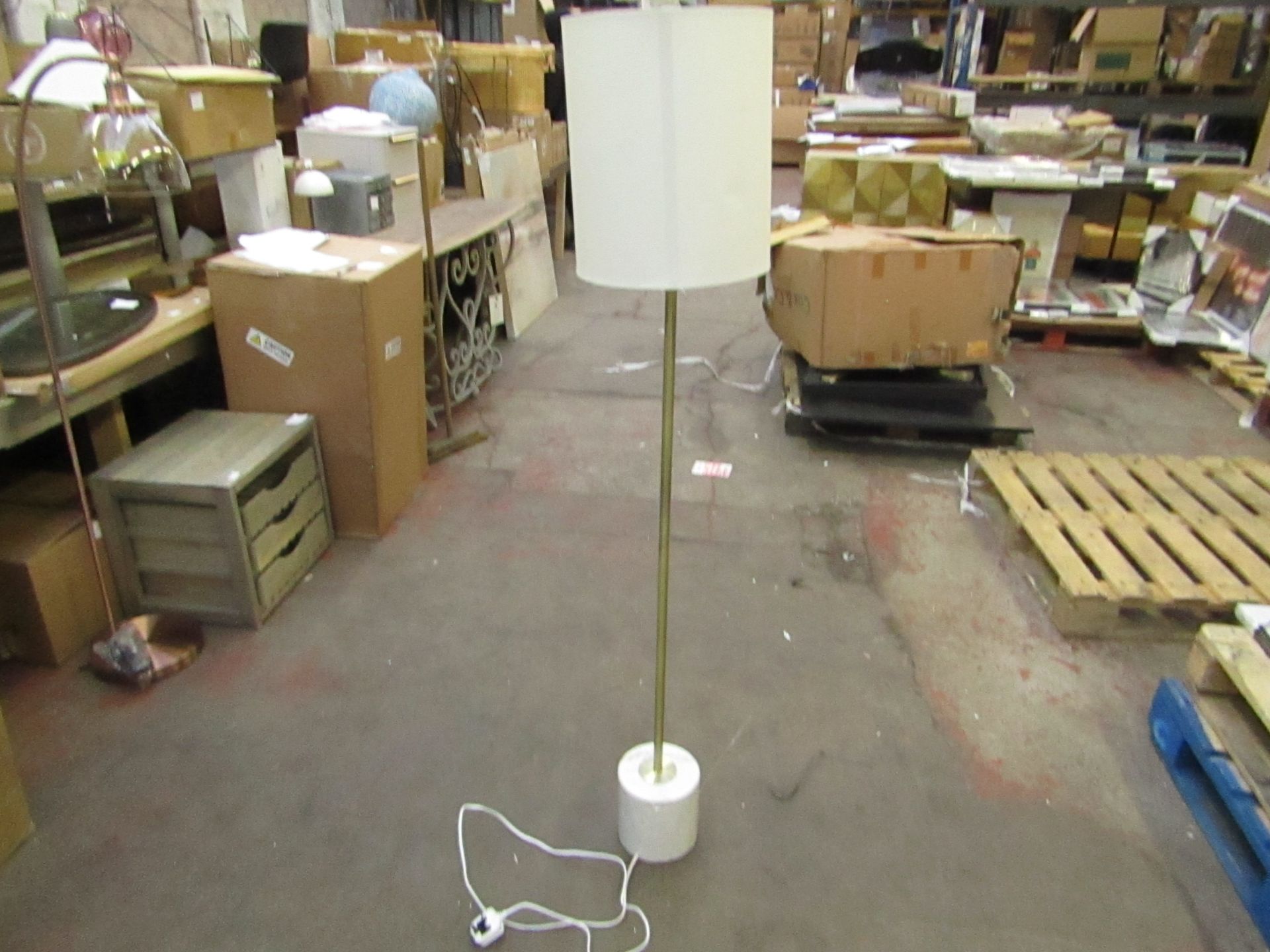 1 x Cox & Cox Marble & Brass Floor Lamp RRP £225.00 SKU COX-1321717 TOTAL RRP £225 This lot is a