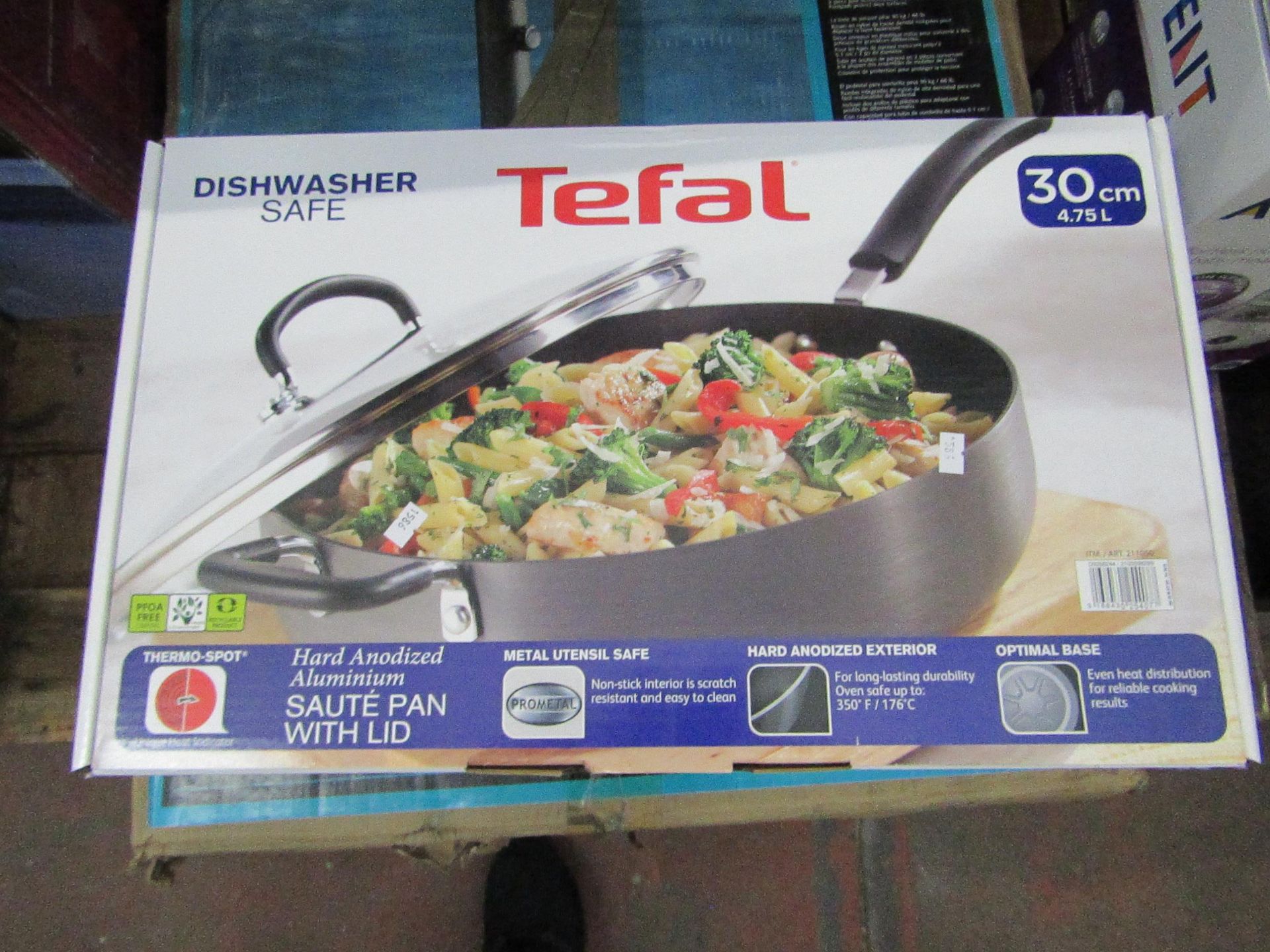 Tefal 30cm pan, looks unusded but missing lid, comes in poriginal box