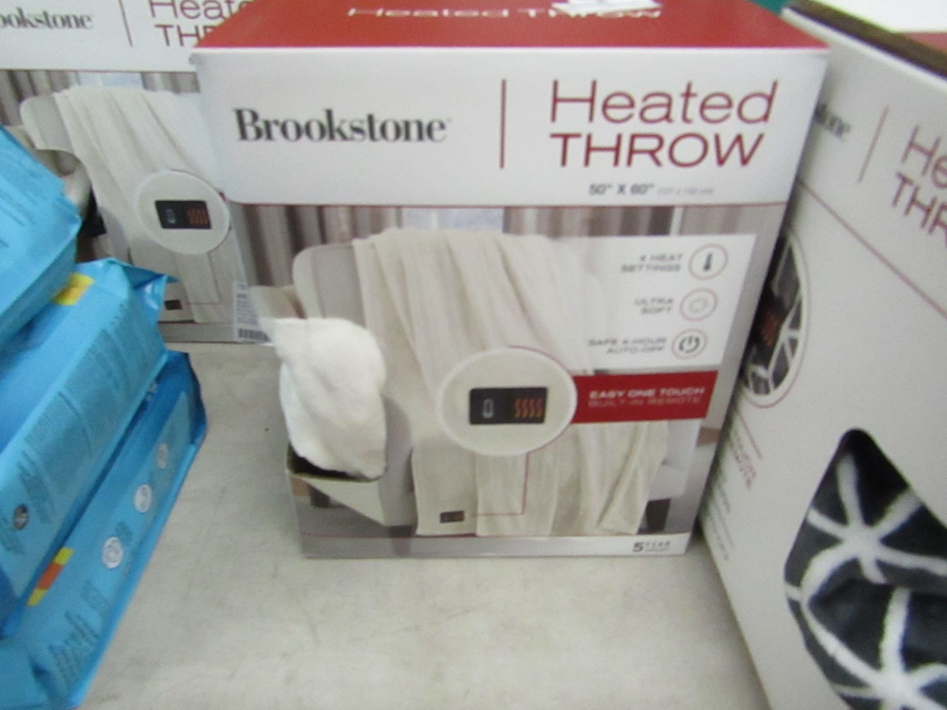 Brookstone - Heated Throw ( White ) - 127x152cm - Untested & Boxed. RRP œ42 @ Costco.