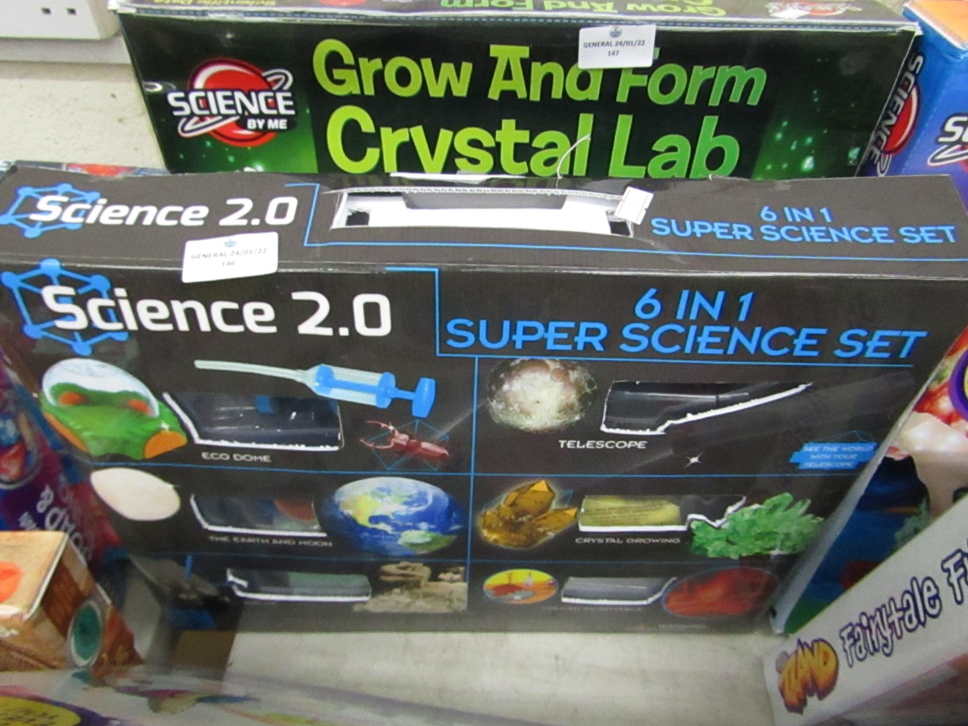 Science 2.0 6 in 1 super science set, new and boxed.