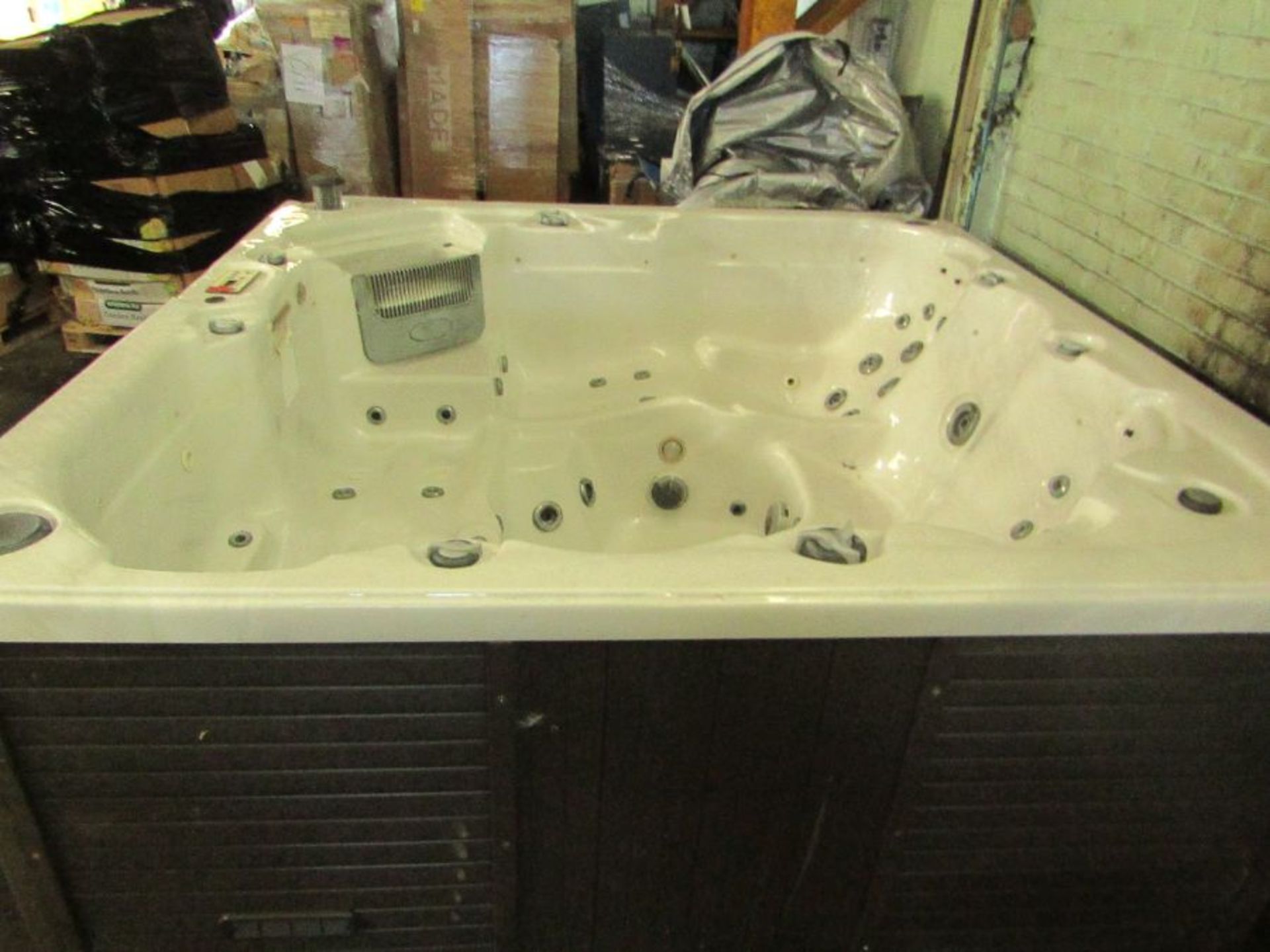 Canadian Spa Vancouver 6 person Hot Tub, Unchecked for working condition and Unknow reason for - Image 3 of 18