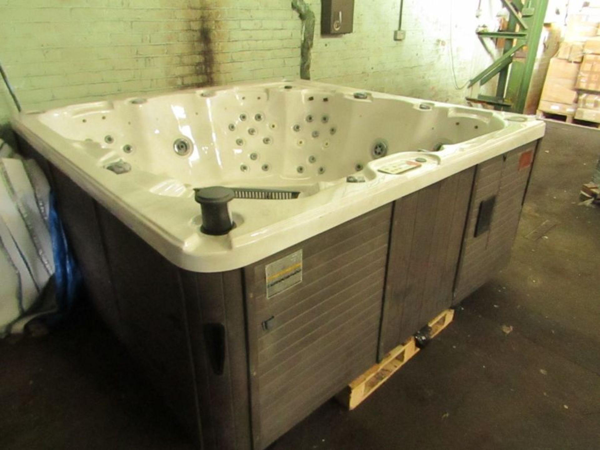 Canadian Spa Vancouver 6 person Hot Tub, Unchecked for working condition and Unknow reason for