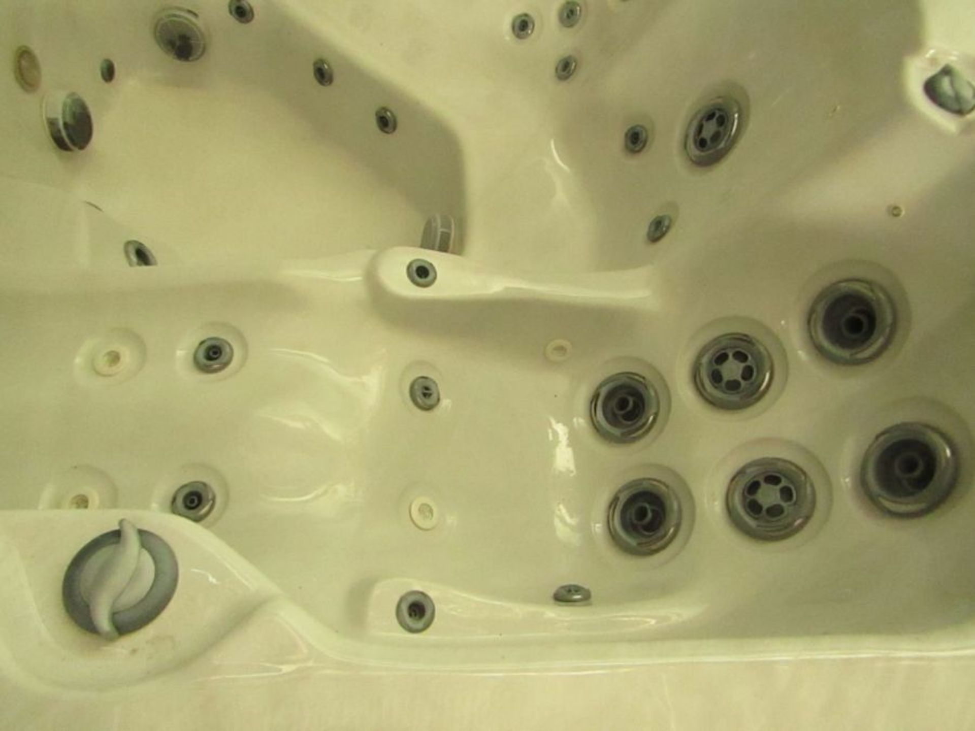 Canadian Spa Vancouver 6 person Hot Tub, Unchecked for working condition and Unknow reason for - Image 9 of 18