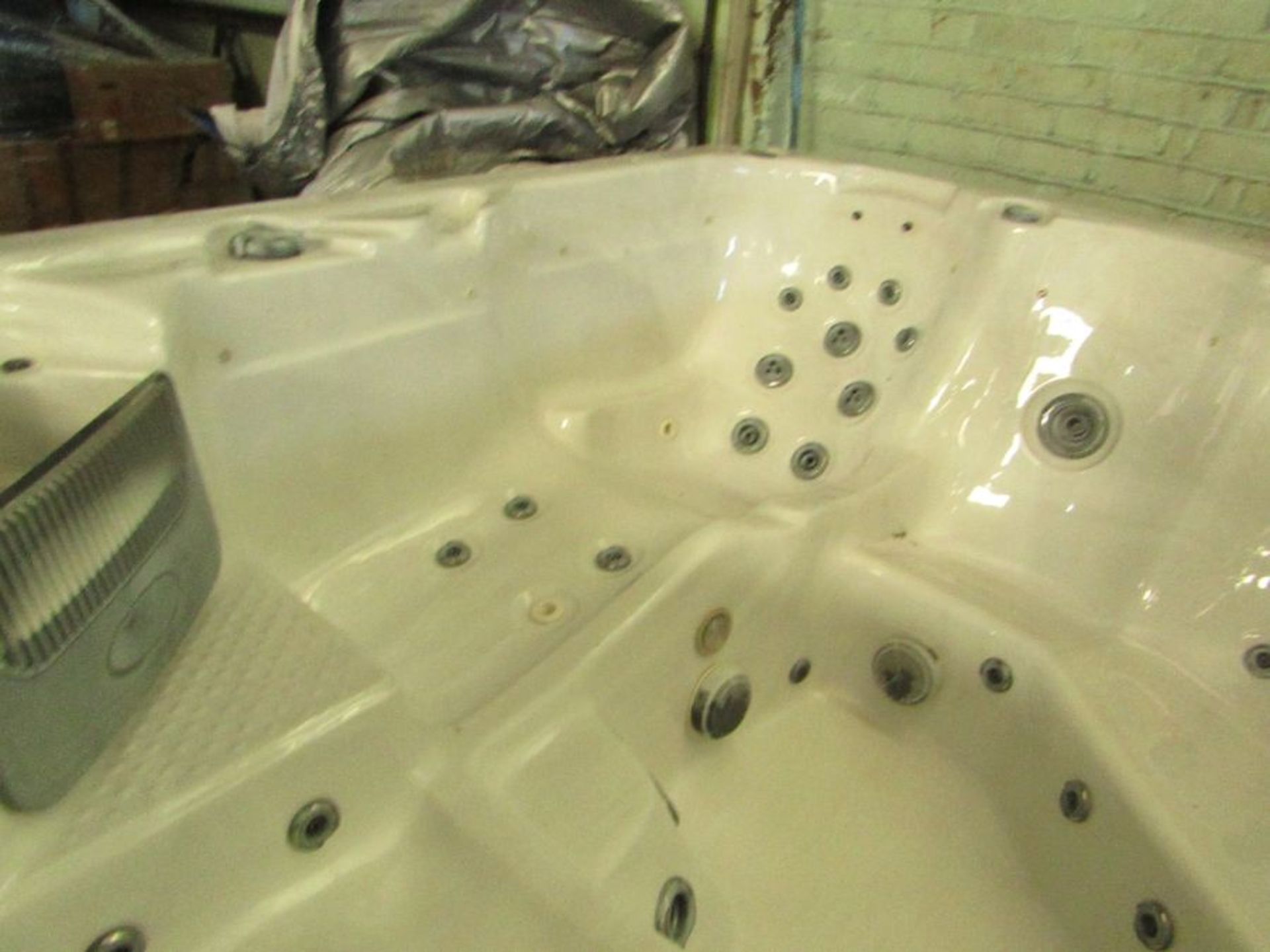 Canadian Spa Vancouver 6 person Hot Tub, Unchecked for working condition and Unknow reason for - Image 11 of 18