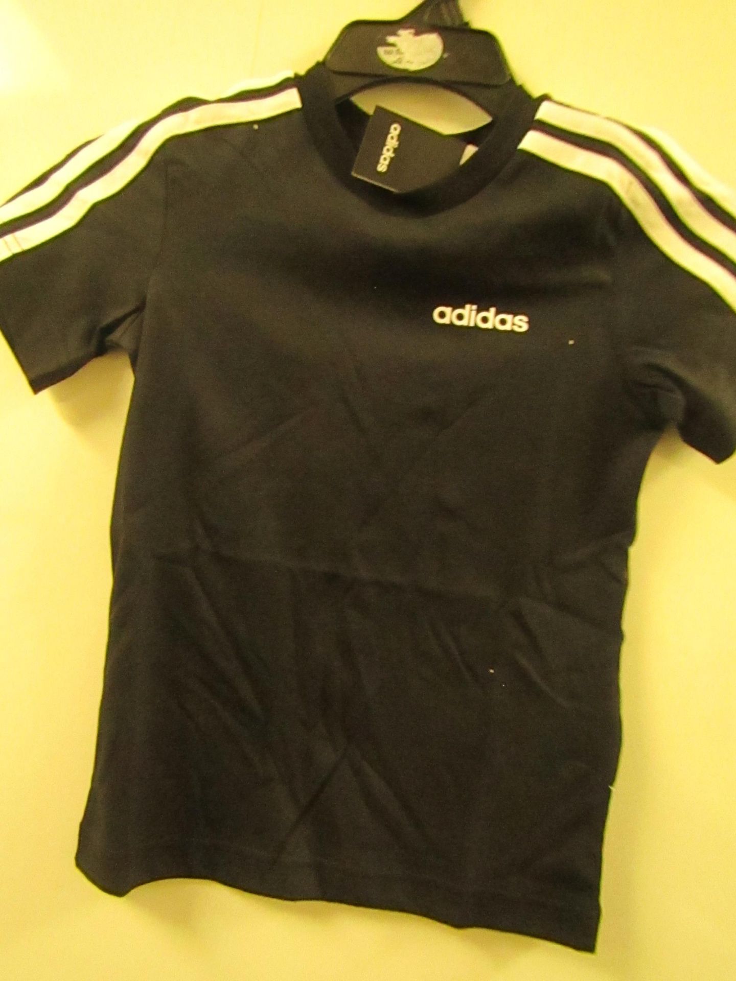 Adidas T/Shirt Black/White Aged 5-6 yrs New & Packaged