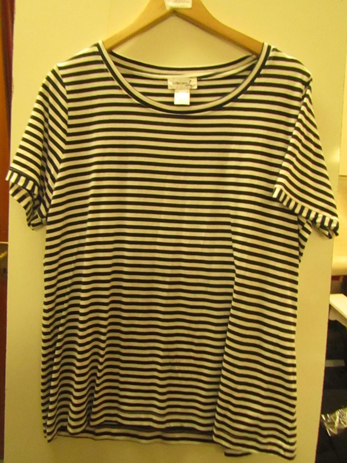 Collection L Stripe T/Shirt Size 18 new