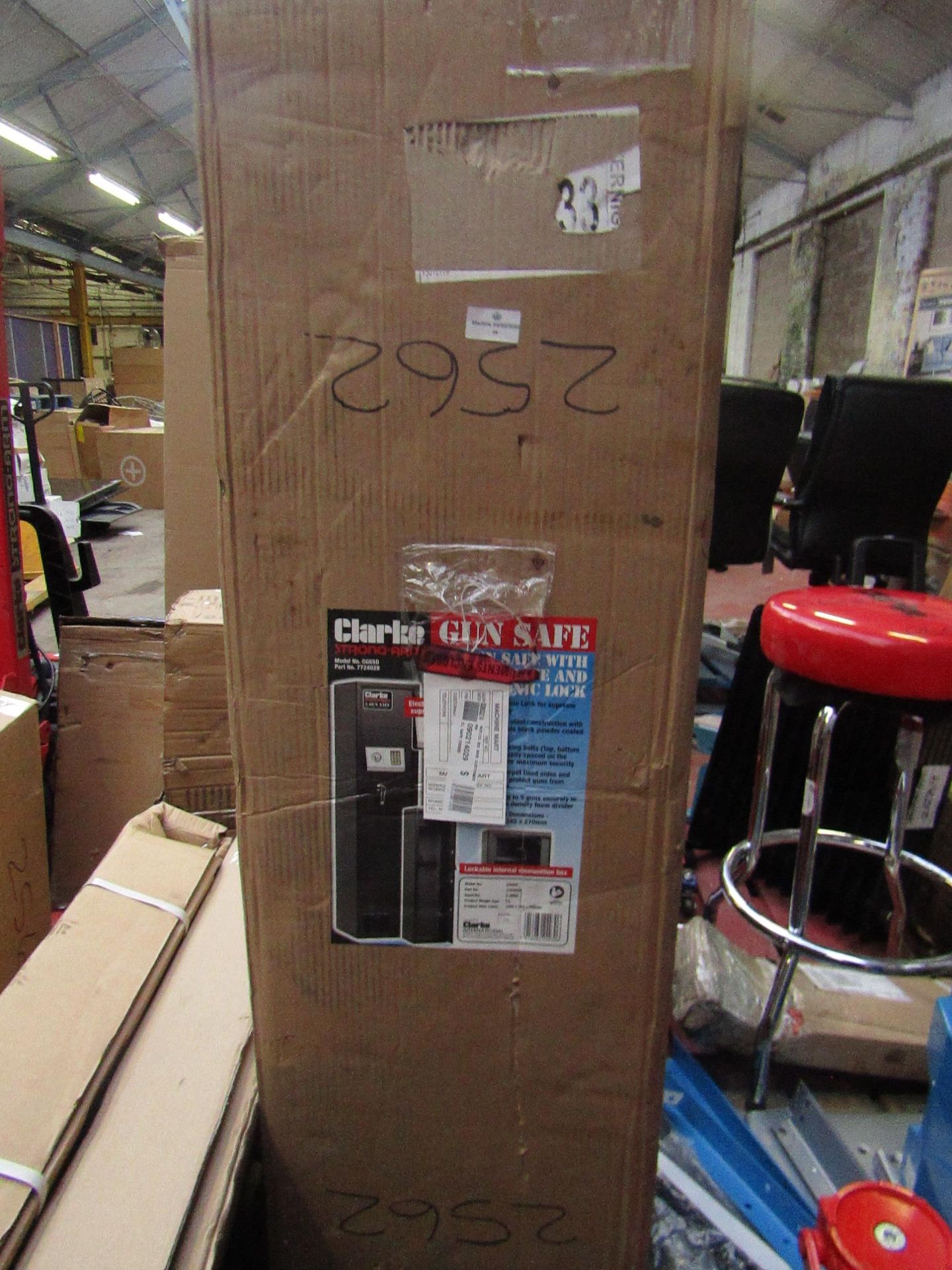 1x CL SAFE CGS5D 5 GUN 2562 This lot is a Machine Mart product which is raw and completely unchecked