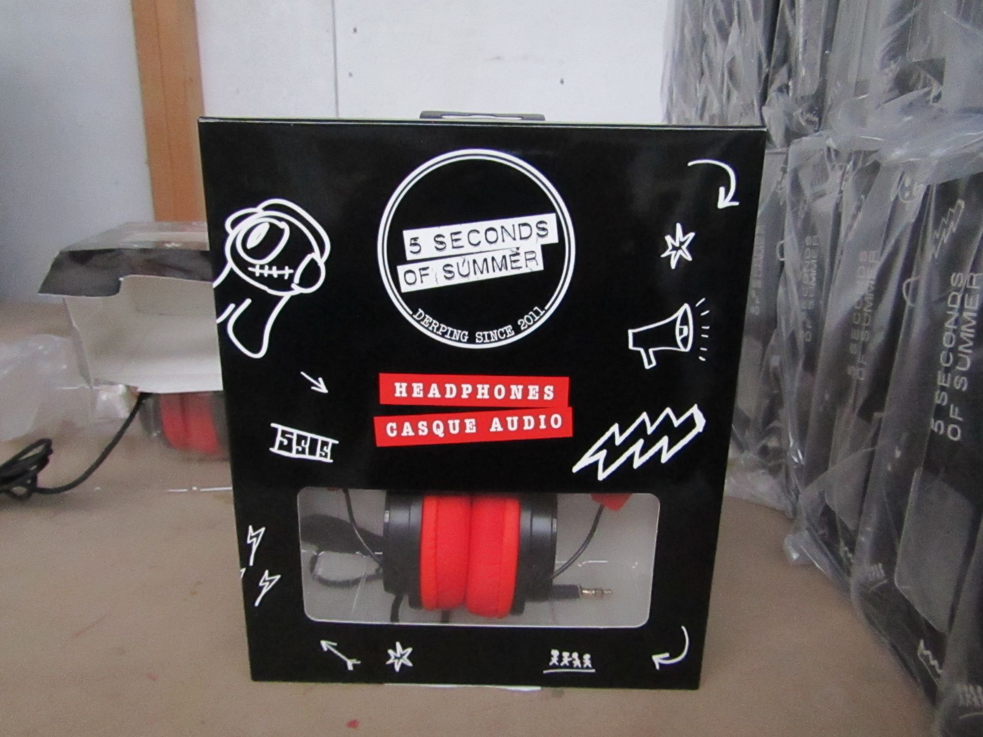 5x Five seconds of summer headphones, new and boxed, please note styles may vary slightly to the