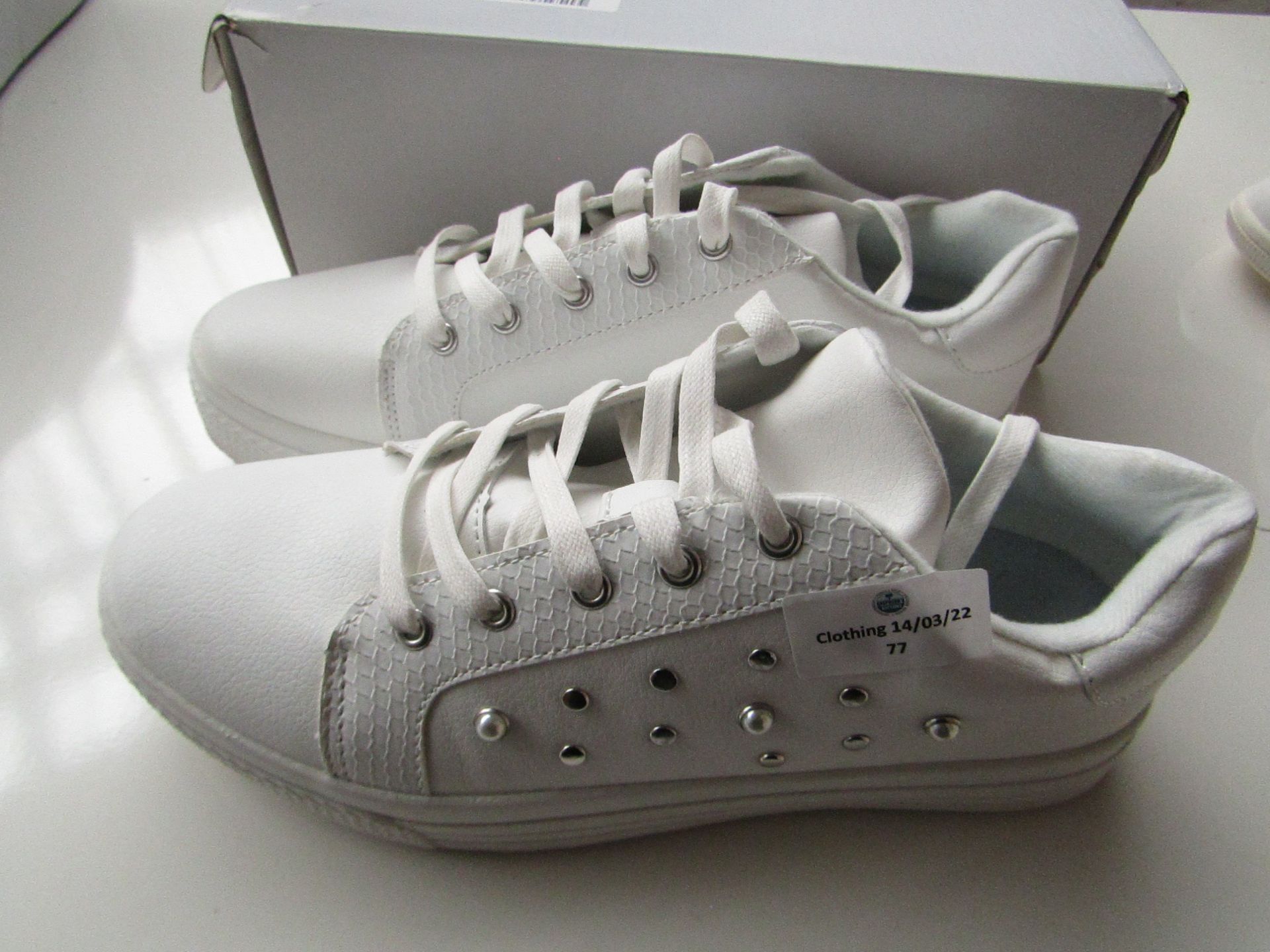 Lascana Trainer With Stud Design White Size 39 New & Boxed