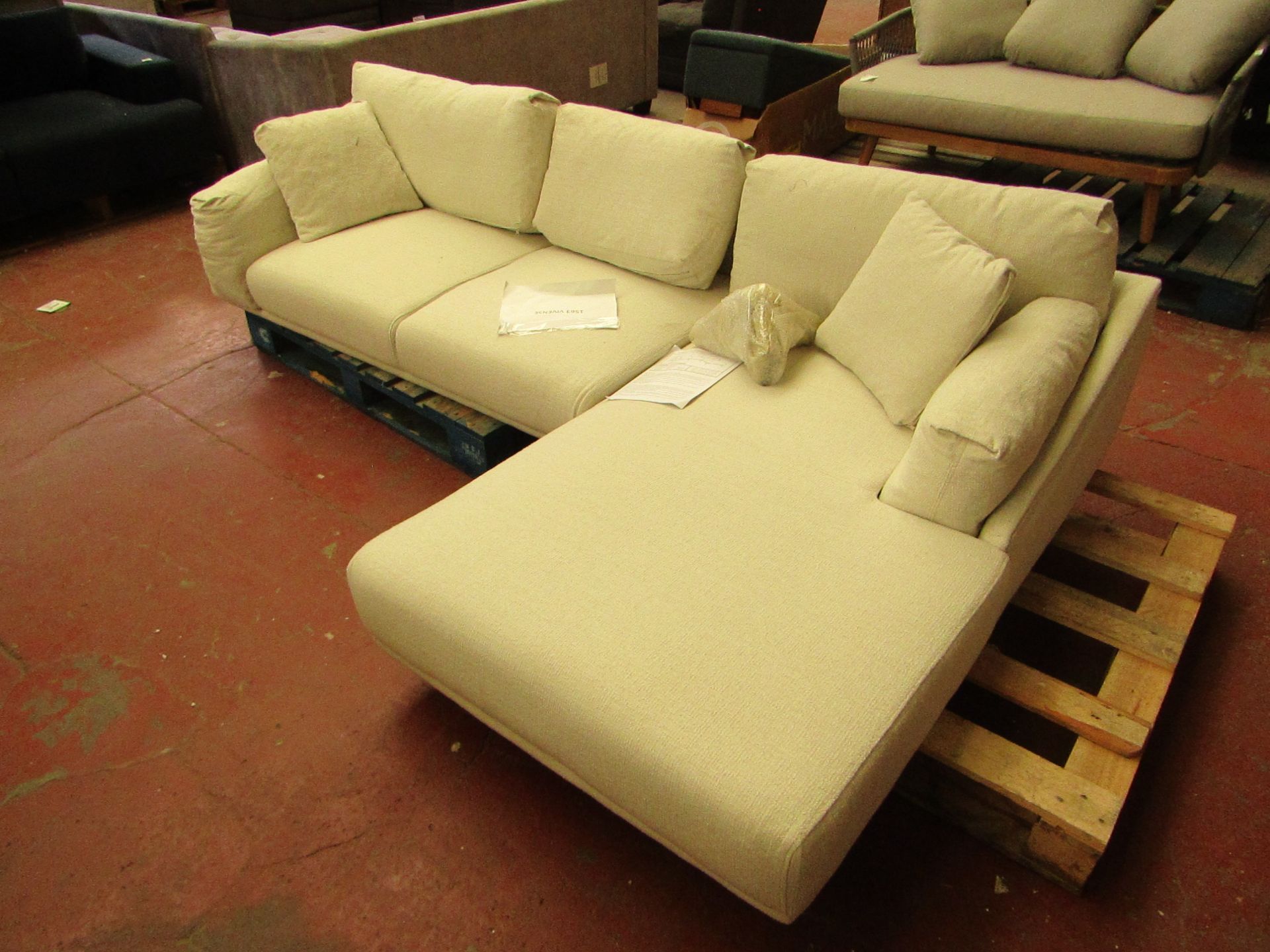 | 1X | VIVENSE LEO CORNER SOFA RIGHT HAND CORNER SOFA | NEEDS A CLEAN BUT OTHERWISE IN GOOD CONDITON