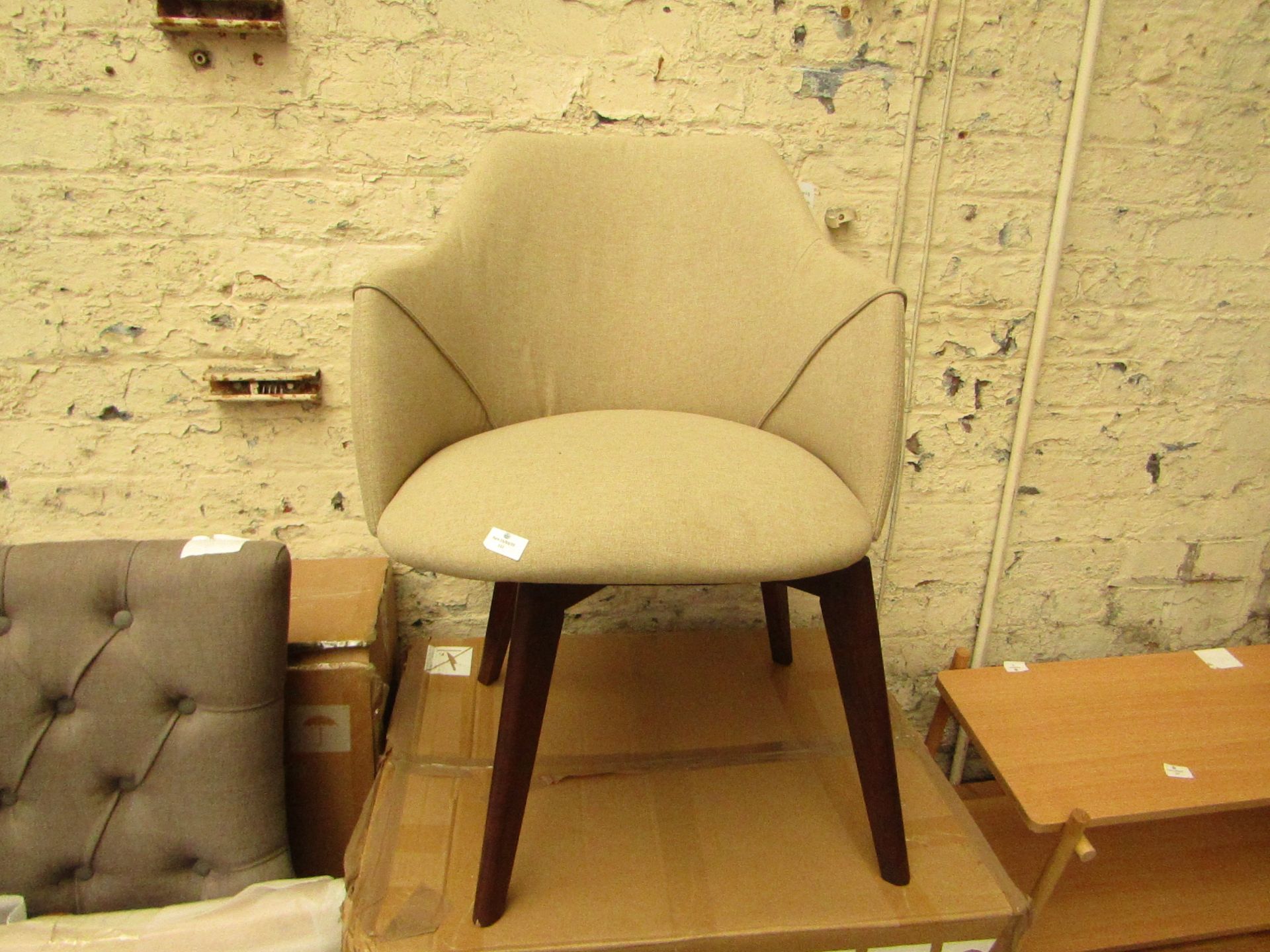1 x Made.com Lule Office Chair Ecru & Walnut RRP £179 SKU MAD-OCHLLE046BEI-UK TOTAL RRP £179 This
