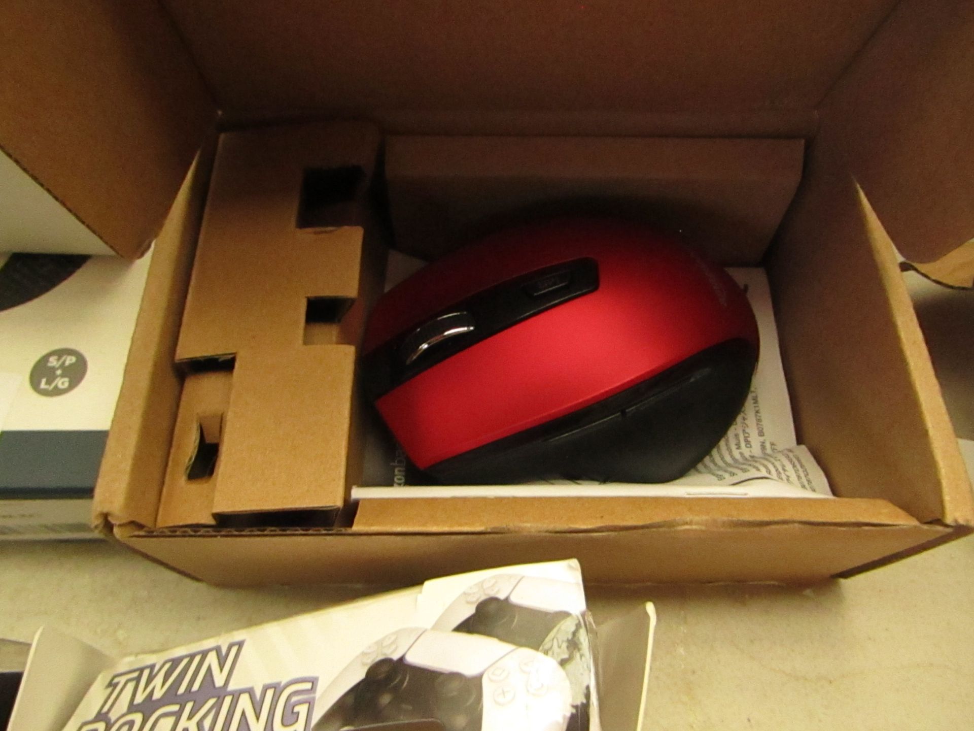 1x Amazon Basics Ergonomic Wireless Mouse Red, Powers on & boxed RRP £25