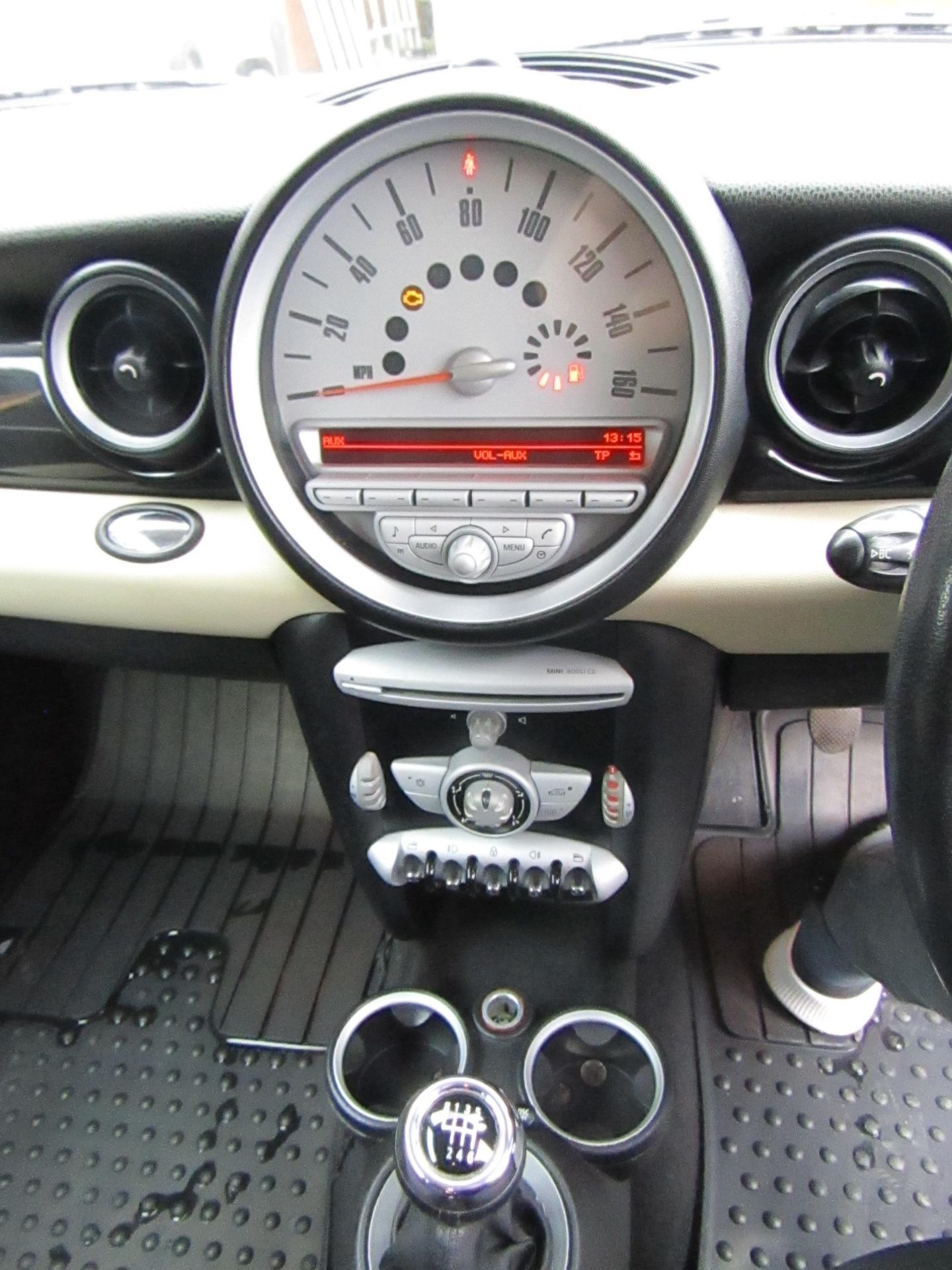 09 Plate Mini Clubman Estate 1.4i, 99,062 miles, MOT Until 17/08/2022, has the owners pack and 9 - Image 8 of 15