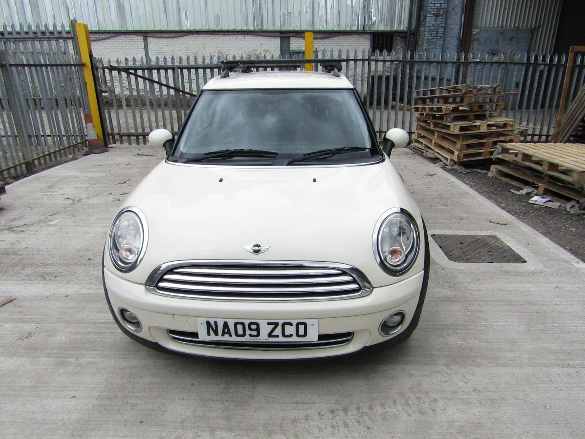 09 Plate Mini Clubman Estate 1.4i, 99,062 miles, MOT Until 17/08/2022, has the owners pack and 9