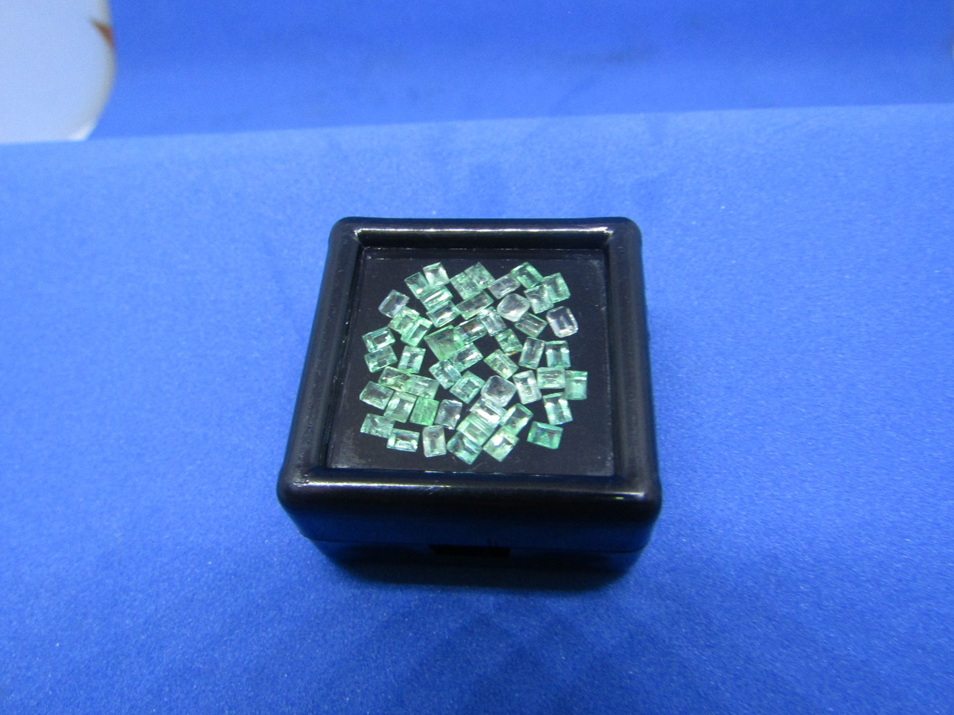 **No Buyers Commission on this lot ** IGL&I certified Natural Colombian Emeralds - 50 Pieces - 2.