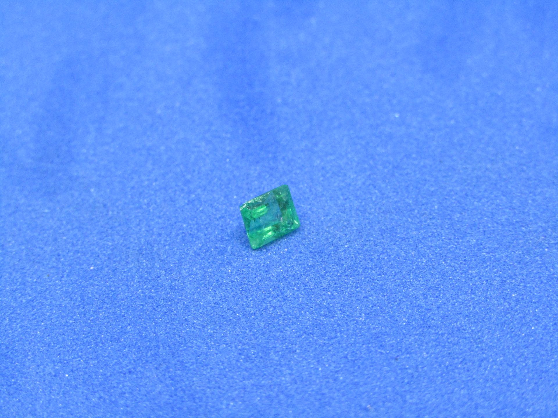 ** NO BUYERS COMMISSION ON THIS LOT ** Natural Colombian Emerald - 0.20 carat -  Average retail