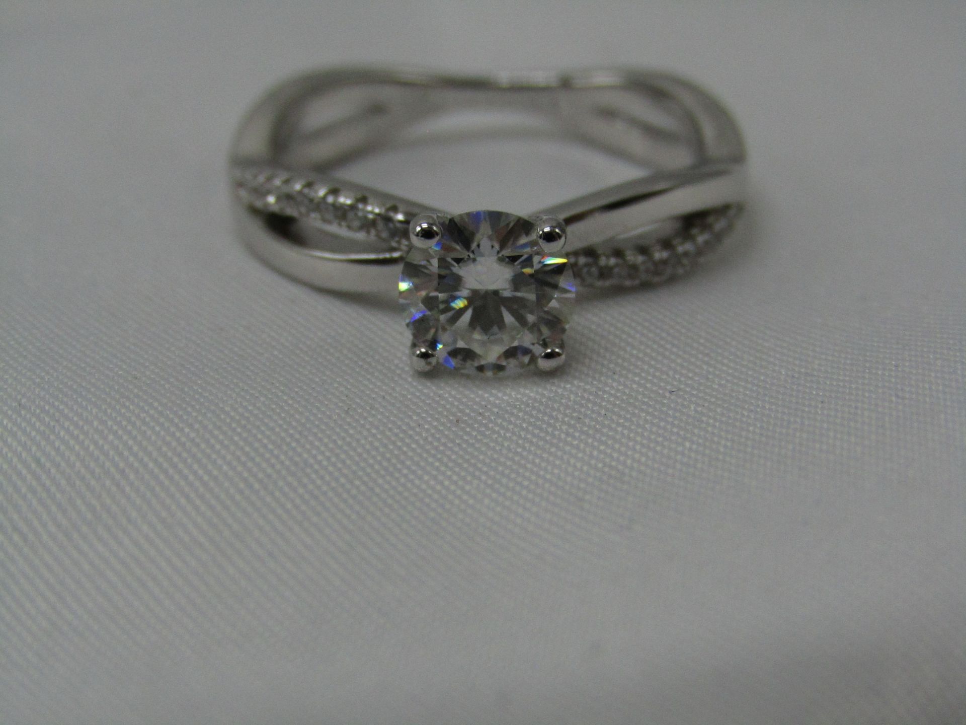 1 Carat Round Brilliant Cut Moissanite stone in a 925 Silver setting and band, new and comes with