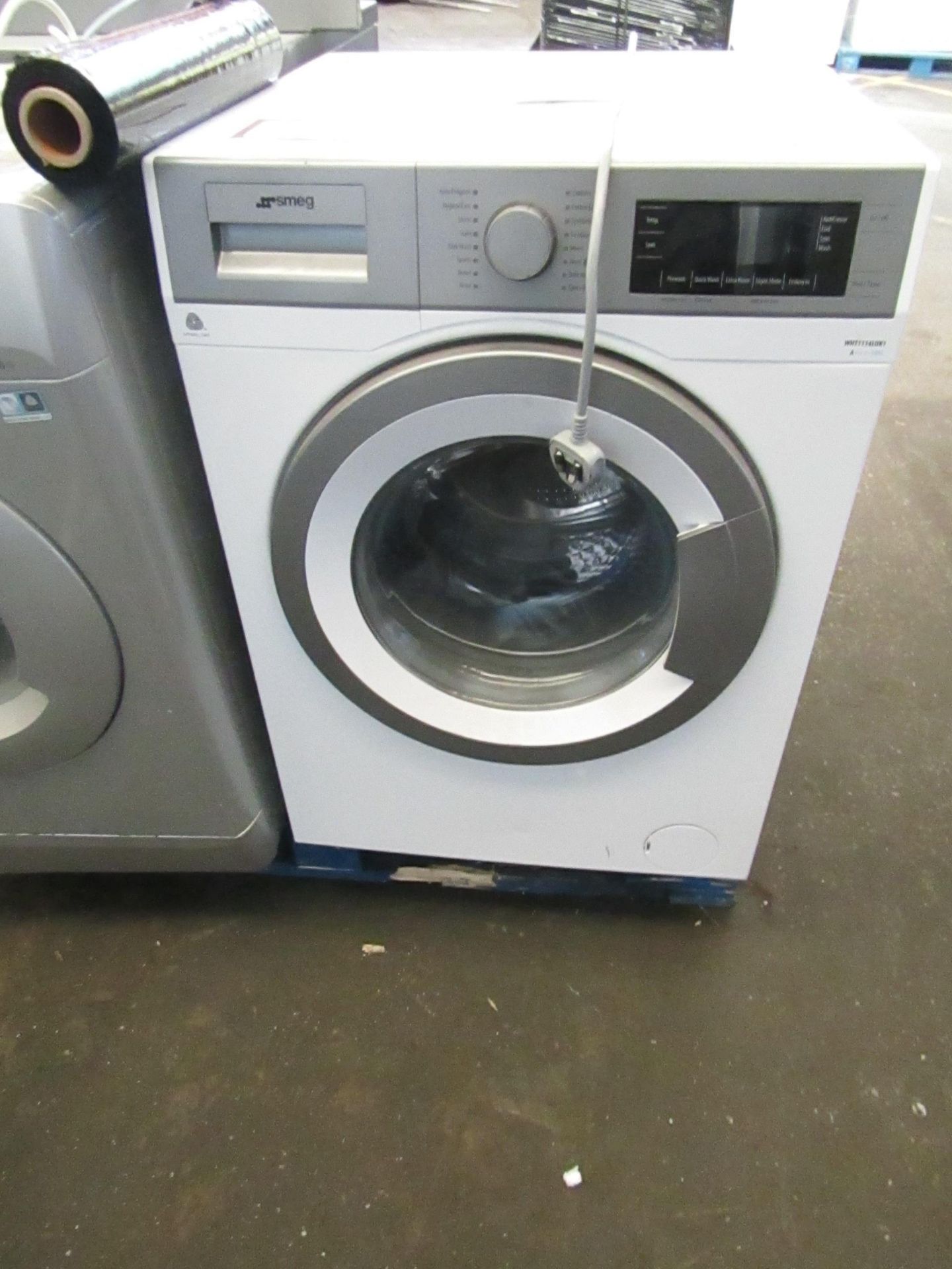 Indesit 7Kg washing machine, powers on and spins.