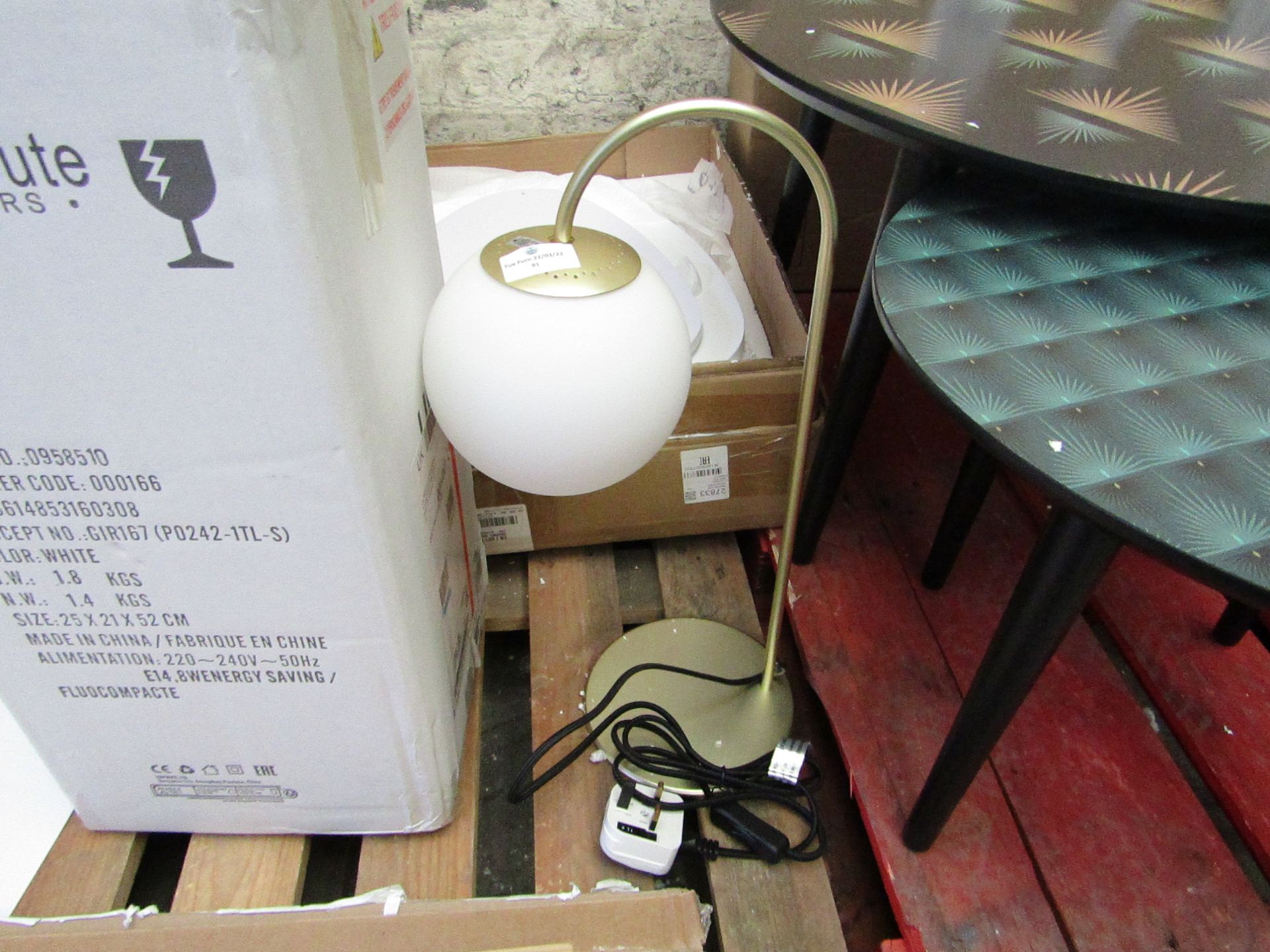 1 x La Redoute Moricio Brass and Opaline Table Lamp RRP £99.00 SKU LAR-DIR-418494 TOTAL RRP £99 This