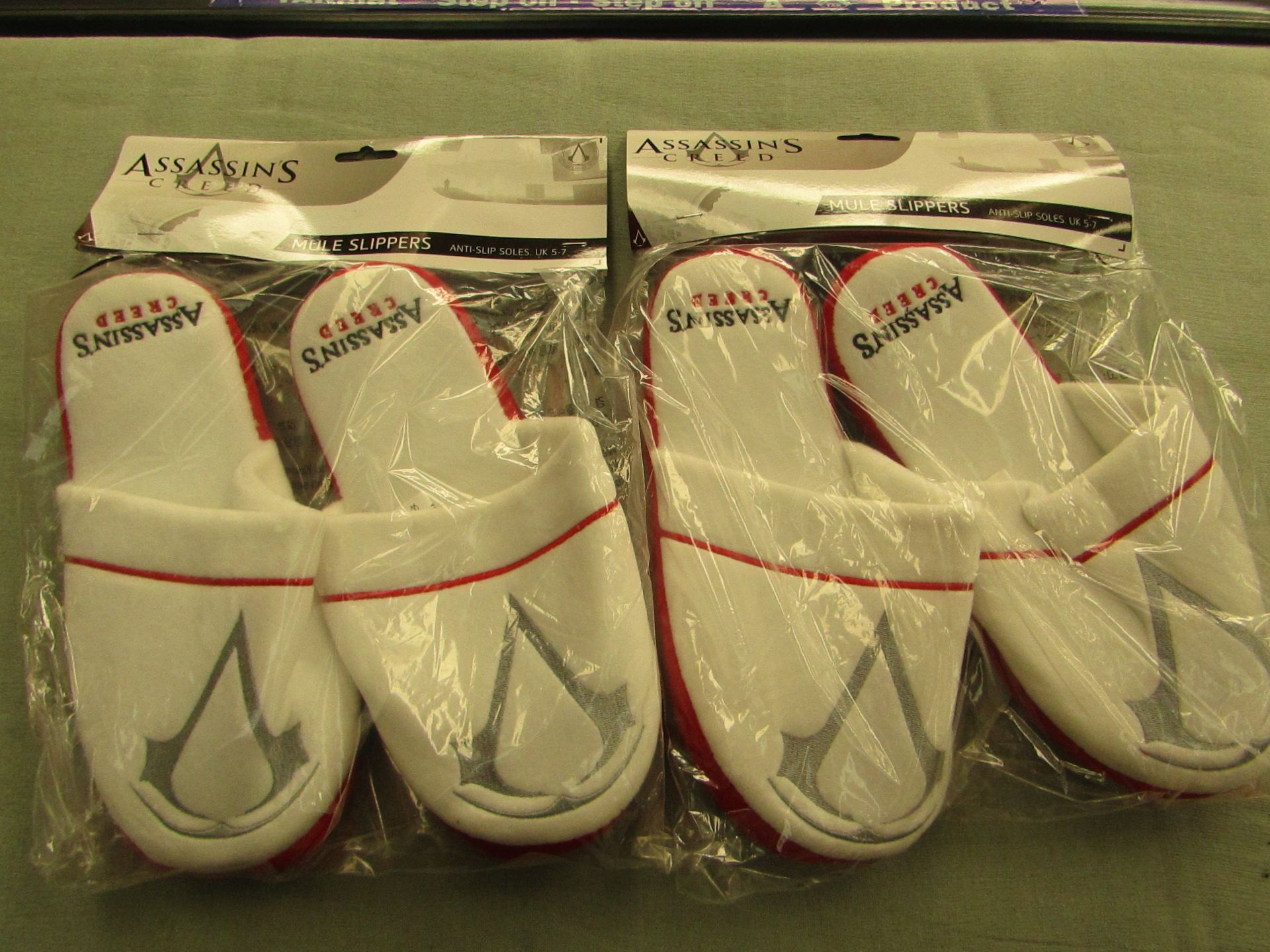 2x Assassins Creed - Anti-Slip Mule Slippers - Size 5-7 - New & Packaged.