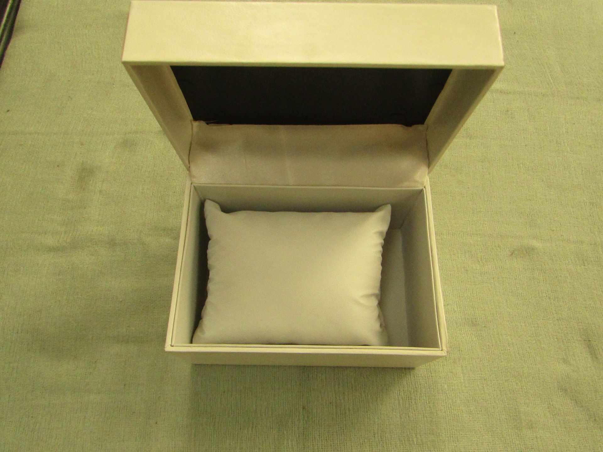 5x Unbranded - White Jewellery / Watch Boxes - All Unused.